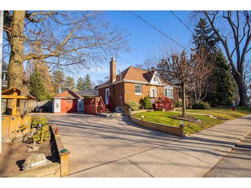 39 Brant Street, Oakville, ON - Outdoor