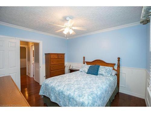 39 Brant Street, Oakville, ON - Indoor Photo Showing Bedroom