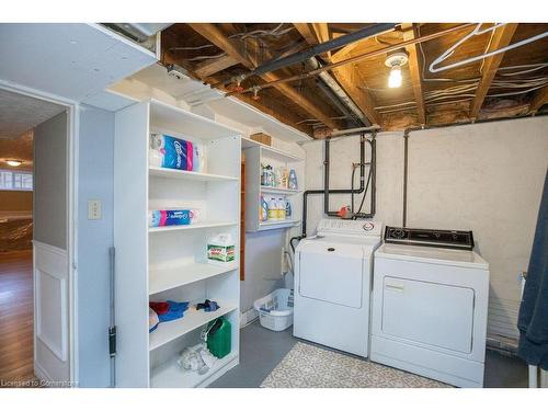 39 Brant Street, Oakville, ON - Indoor Photo Showing Laundry Room