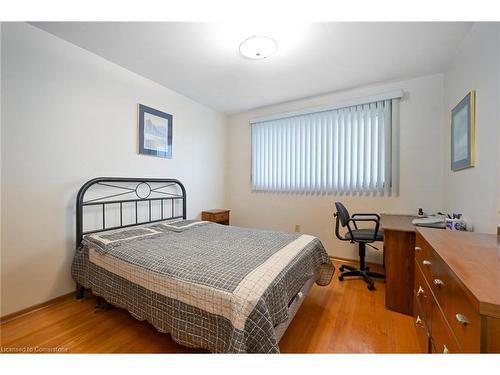 49 Christopher Drive, Hamilton, ON - Indoor Photo Showing Bedroom