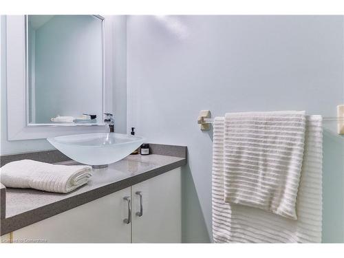 12 Kilty Court, Caledonia, ON - Indoor Photo Showing Bathroom