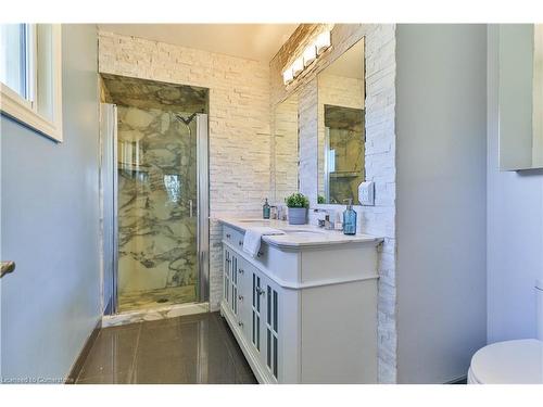 12 Kilty Court, Caledonia, ON - Indoor Photo Showing Bathroom