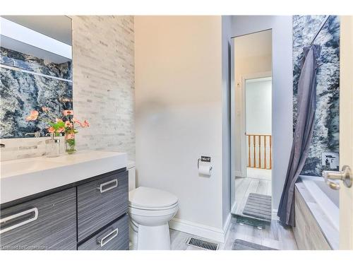 12 Kilty Court, Caledonia, ON - Indoor Photo Showing Bathroom