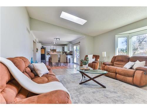 12 Kilty Court, Caledonia, ON - Indoor Photo Showing Living Room