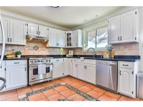 12 Kilty Court, Caledonia, ON - Indoor Photo Showing Kitchen