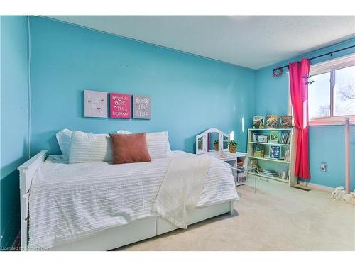 12 Kilty Court, Caledonia, ON - Indoor Photo Showing Bedroom