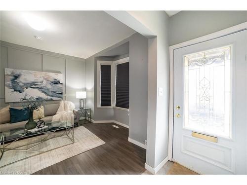 381 Herkimer Street, Hamilton, ON - Indoor Photo Showing Living Room