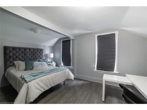 381 Herkimer Street, Hamilton, ON - Indoor Photo Showing Bedroom