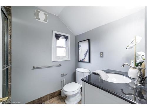 381 Herkimer Street, Hamilton, ON - Indoor Photo Showing Bathroom