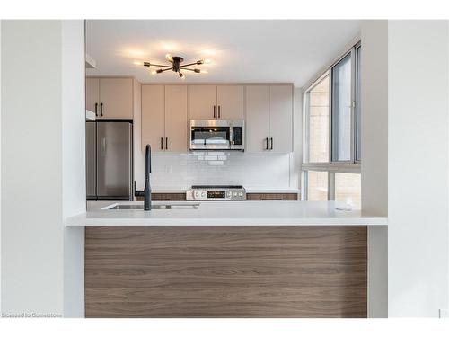 905-90 Dale Avenue, Toronto, ON - Indoor Photo Showing Kitchen