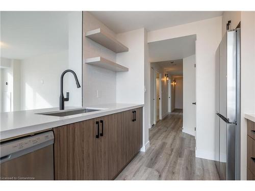 905-90 Dale Avenue, Toronto, ON - Indoor Photo Showing Kitchen