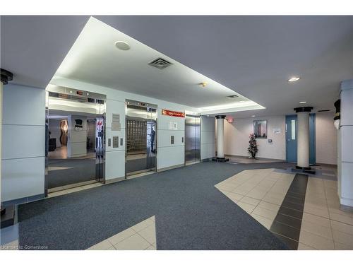 905-90 Dale Avenue, Toronto, ON - Indoor Photo Showing Other Room