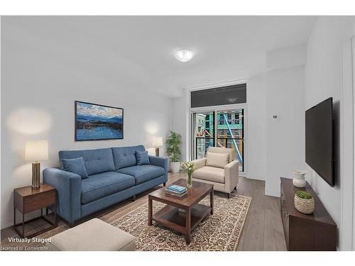 426-460 Dundas Street E, Hamilton, ON - Indoor Photo Showing Living Room