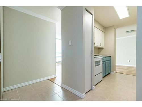 305-222 Jackson Street W, Hamilton, ON - Indoor Photo Showing Kitchen