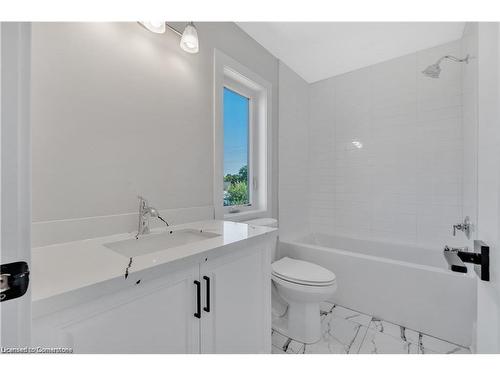 86 Beland Avenue N, Hamilton, ON - Indoor Photo Showing Bathroom