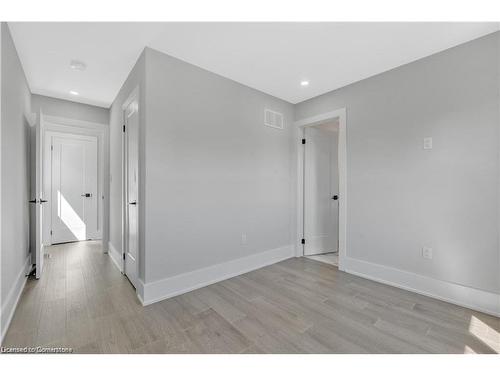 86 Beland Avenue N, Hamilton, ON - Indoor Photo Showing Other Room