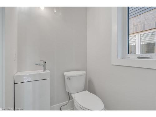 86 Beland Avenue N, Hamilton, ON - Indoor Photo Showing Bathroom