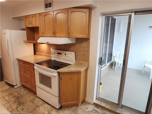 905-1415 Ghent Avenue, Burlington, ON - Indoor Photo Showing Kitchen