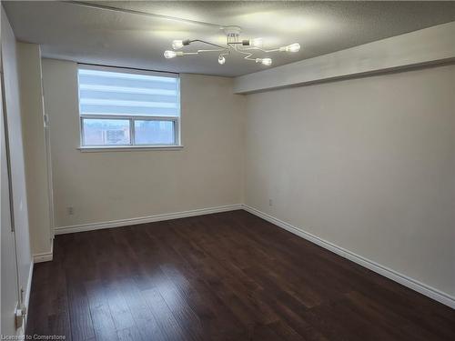 905-1415 Ghent Avenue, Burlington, ON - Indoor Photo Showing Other Room