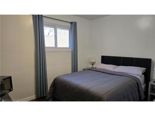 208 West 19Th Street, Hamilton, ON - Indoor Photo Showing Bedroom