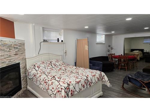 208 West 19Th Street, Hamilton, ON - Indoor Photo Showing Bedroom