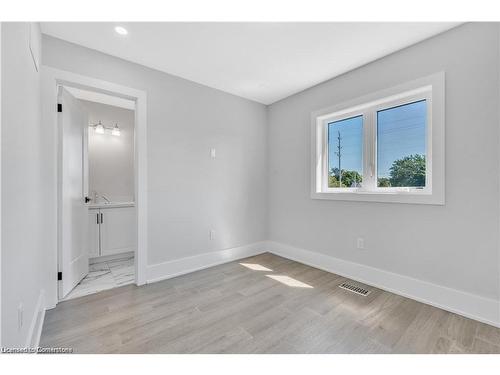 86 Beland Avenue N, Hamilton, ON - Indoor Photo Showing Other Room