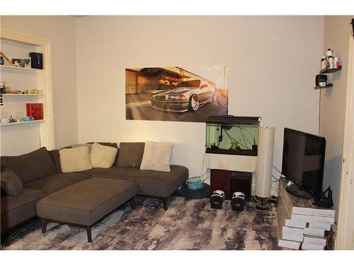 32 Steven Street, Hamilton, ON - Indoor Photo Showing Living Room