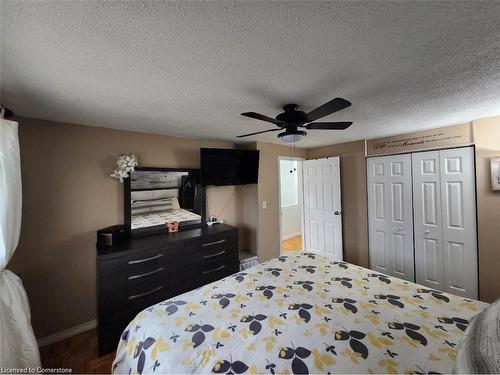 17-6 Loconder Drive, Hamilton, ON - Indoor Photo Showing Bedroom