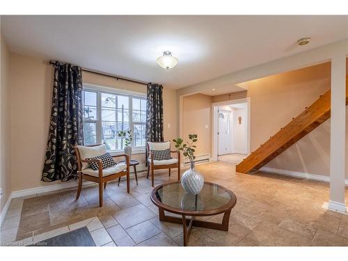 3324 Homestead Drive, Mount Hope, ON - Indoor Photo Showing Living Room