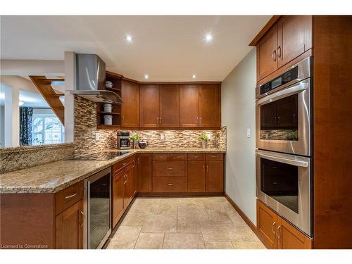 3324 Homestead Drive, Mount Hope, ON - Indoor Photo Showing Kitchen