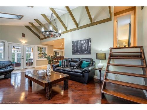 3324 Homestead Drive, Mount Hope, ON - Indoor Photo Showing Living Room