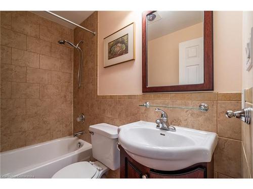 3324 Homestead Drive, Mount Hope, ON - Indoor Photo Showing Bathroom