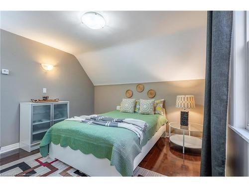 3324 Homestead Drive, Mount Hope, ON - Indoor Photo Showing Bedroom