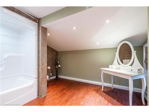 3324 Homestead Drive, Mount Hope, ON - Indoor Photo Showing Bathroom