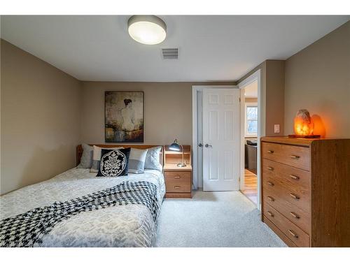 3324 Homestead Drive, Mount Hope, ON - Indoor Photo Showing Bedroom