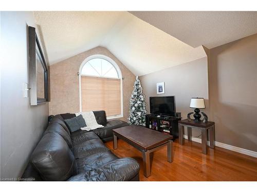 71 Morgan Drive, Caledonia, ON - Indoor Photo Showing Living Room