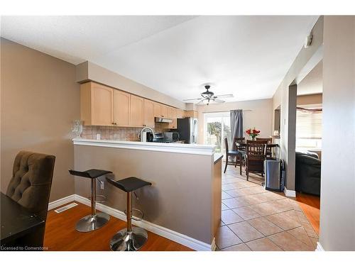 71 Morgan Drive, Caledonia, ON - Indoor Photo Showing Kitchen