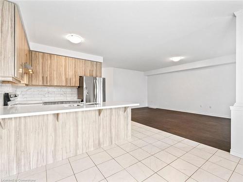 8 Elkington Lane, Brantford, ON - Indoor Photo Showing Kitchen