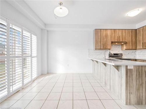 8 Elkington Lane, Brantford, ON - Indoor Photo Showing Kitchen