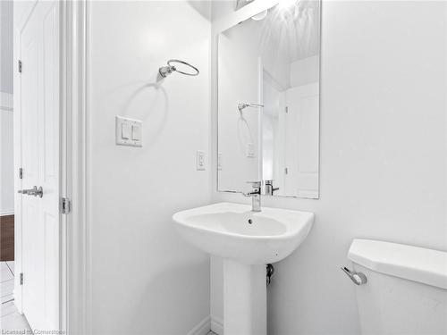 8 Elkington Lane, Brantford, ON - Indoor Photo Showing Bathroom