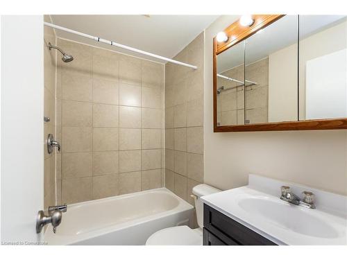 3-583 Cannon Street E, Hamilton, ON - Indoor Photo Showing Bathroom