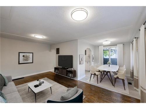 2-583 Cannon Street E, Hamilton, ON - Indoor Photo Showing Living Room