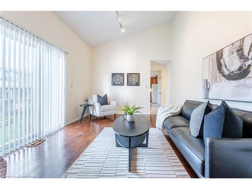 54 Goldcrest Drive, Stoney Creek, ON - Indoor Photo Showing Living Room