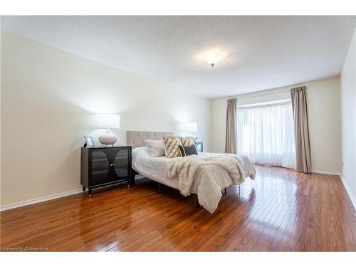 54 Goldcrest Drive, Stoney Creek, ON - Indoor Photo Showing Bedroom