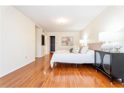 54 Goldcrest Drive, Stoney Creek, ON - Indoor Photo Showing Bedroom