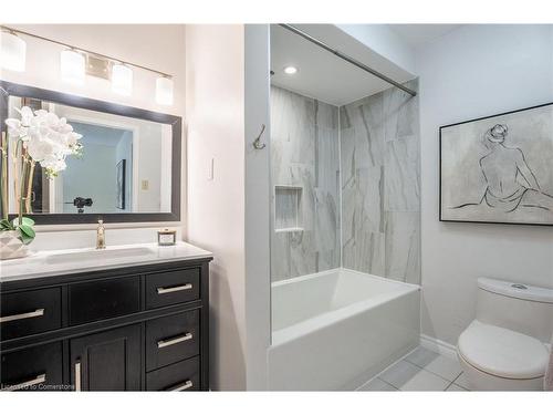 54 Goldcrest Drive, Stoney Creek, ON - Indoor Photo Showing Bathroom