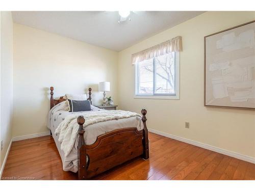 54 Goldcrest Drive, Stoney Creek, ON - Indoor Photo Showing Bedroom