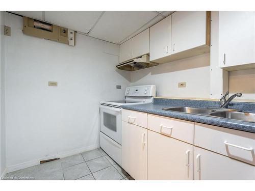 54 Goldcrest Drive, Stoney Creek, ON - Indoor Photo Showing Kitchen With Double Sink