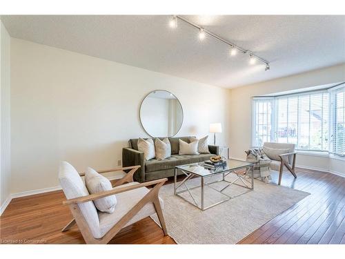 54 Goldcrest Drive, Stoney Creek, ON - Indoor Photo Showing Living Room