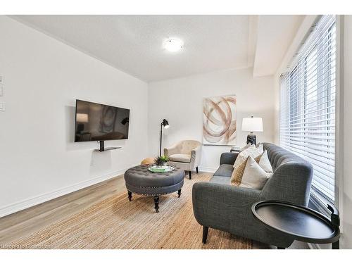 3110 Michelangelo Road, Burlington, ON - Indoor Photo Showing Living Room